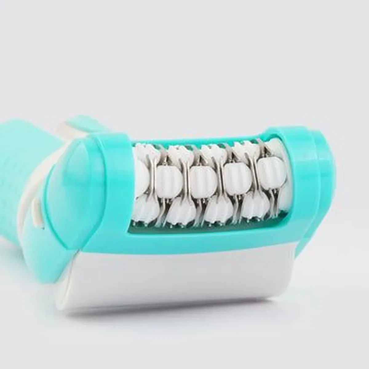 Kemei KM-6198B 3 in 1 epilator shaver and callus remover – photo 4